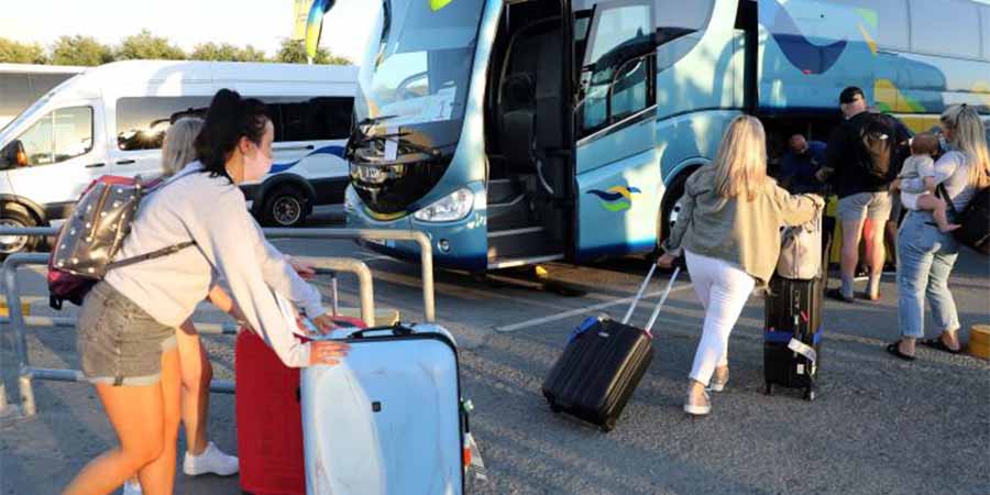 Βουτιά €1,62 δισ. στα έσοδα από τον τουρισμό στο οκτάμηνο λόγω COVID-19